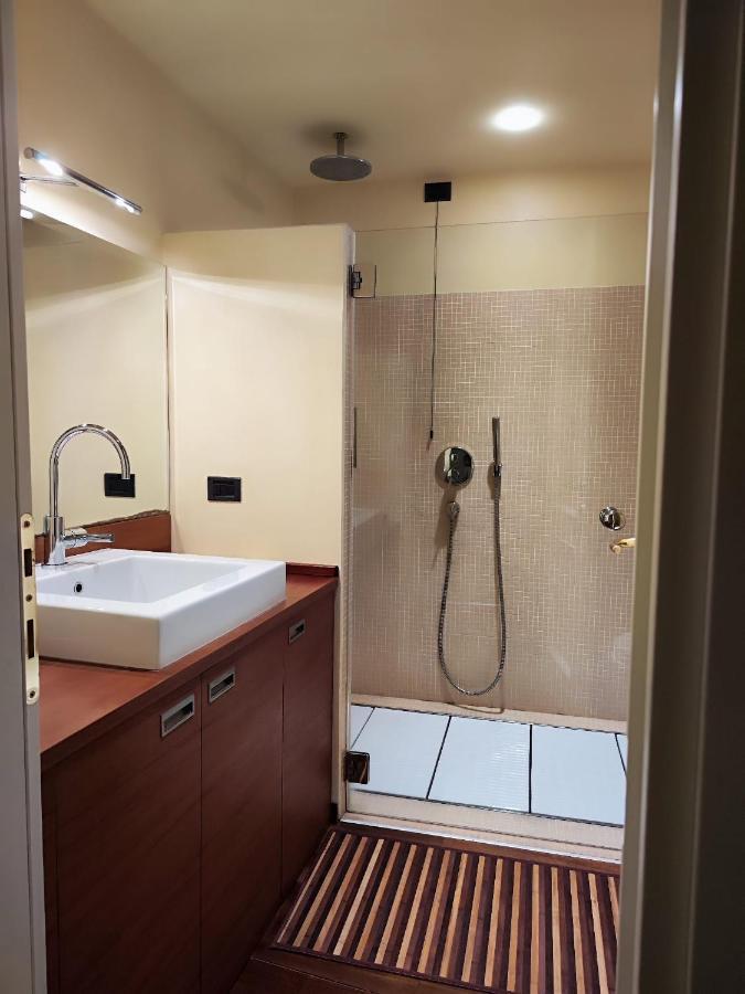 Daisy Apartment In Centro A كومو المظهر الخارجي الصورة